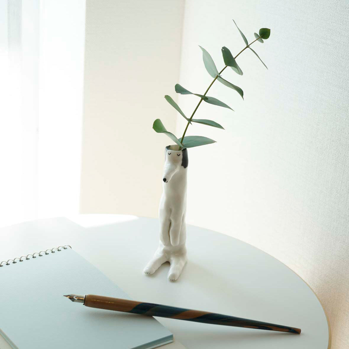 花瓶（うたたねしている犬）